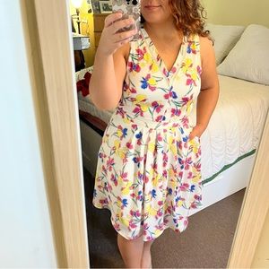 Banana Republic Floral Flutter Dress with pockets 😍 EUC
